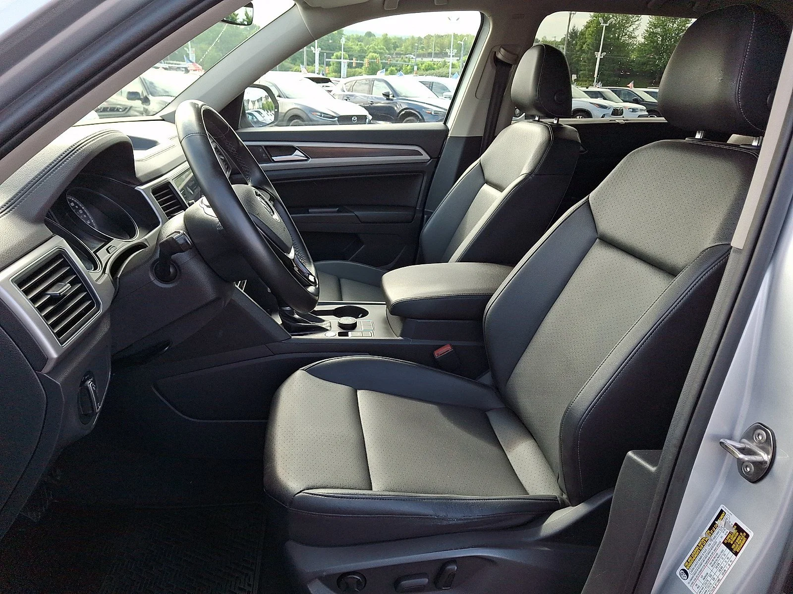 Used 2019 Reflex Silver Metallic   8E8e Volkswagen 3.6L V6 SE w/Technology image 15