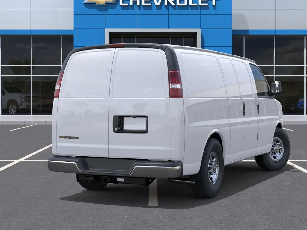 New 2025 Summit White Chevrolet WT image 4
