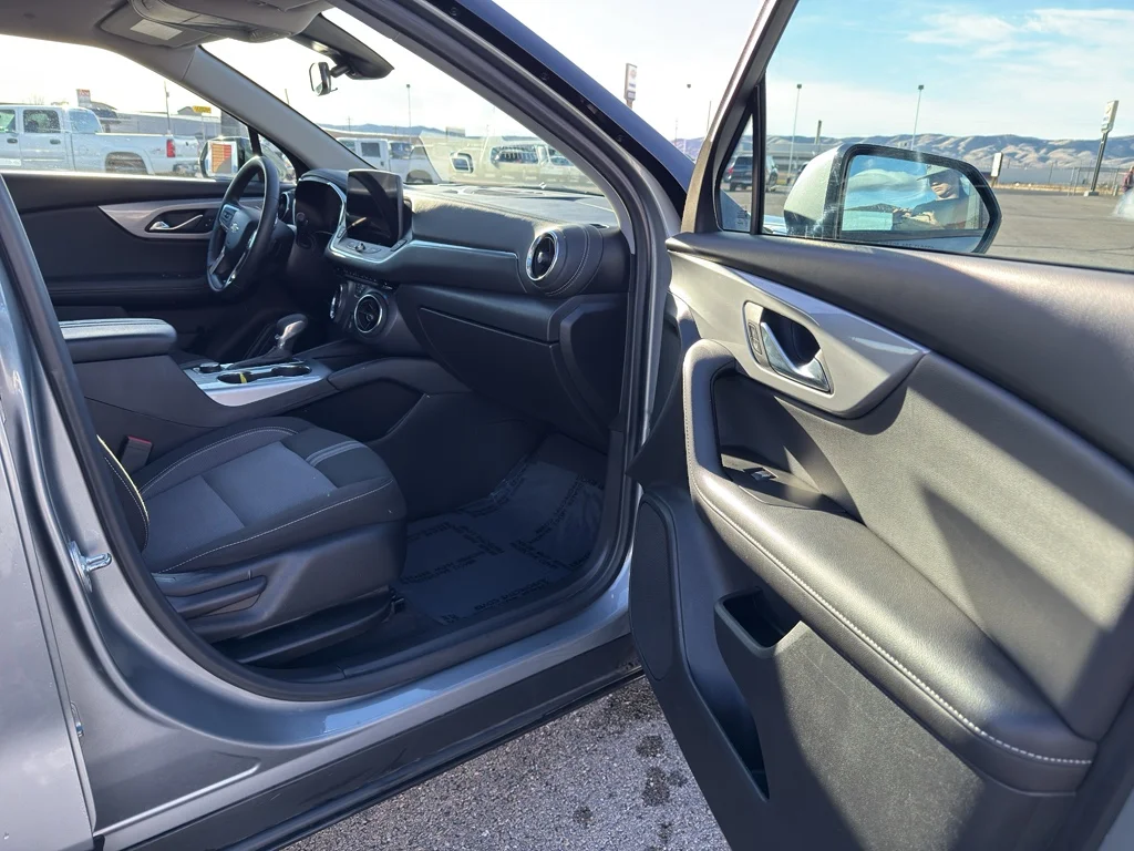 Used 2025 Sterling Gray Metallic Chevrolet 2LT image 18