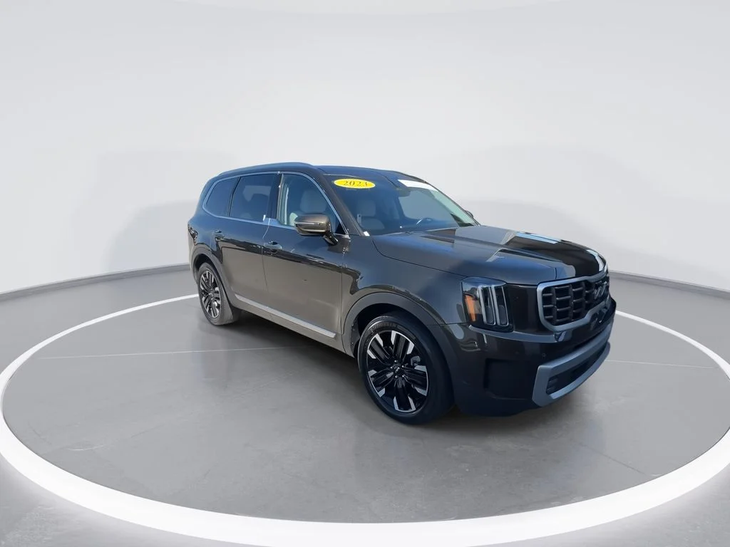 Used 2023 Green Kia SX image 2