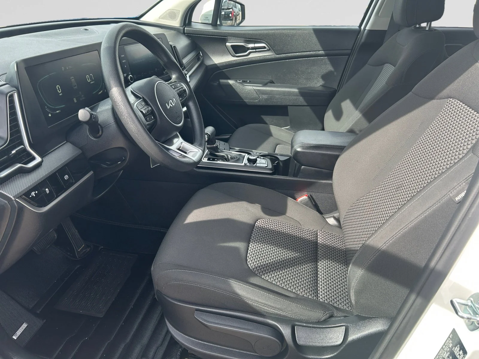 Used 2023 WHITE Kia X-LINE AWD image 12