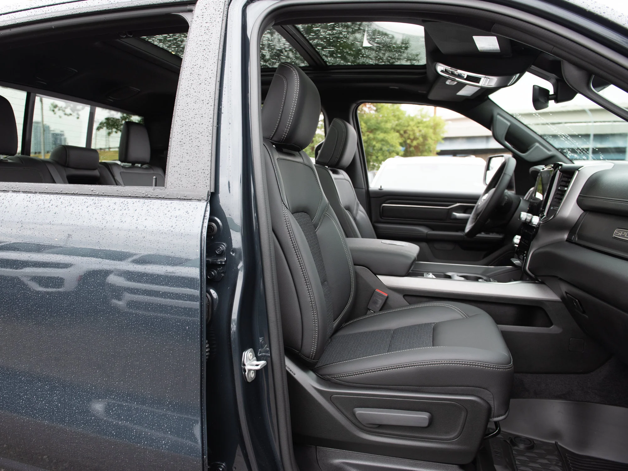 New 2026 Blue RAM Sport* Crew Cab 4x4, HEMI V8, 3.92 Rear Axle Ratio, Panoramic Sunroof image 28