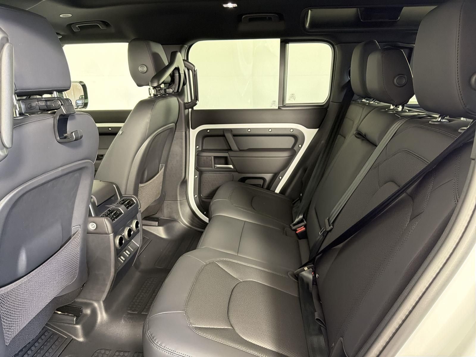 2026 Land Rover Defender X-Dynamic SE - Photo 25