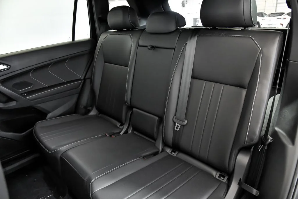 Certified Used 2024  Volkswagen 2.0T SE R-Line Black image 10