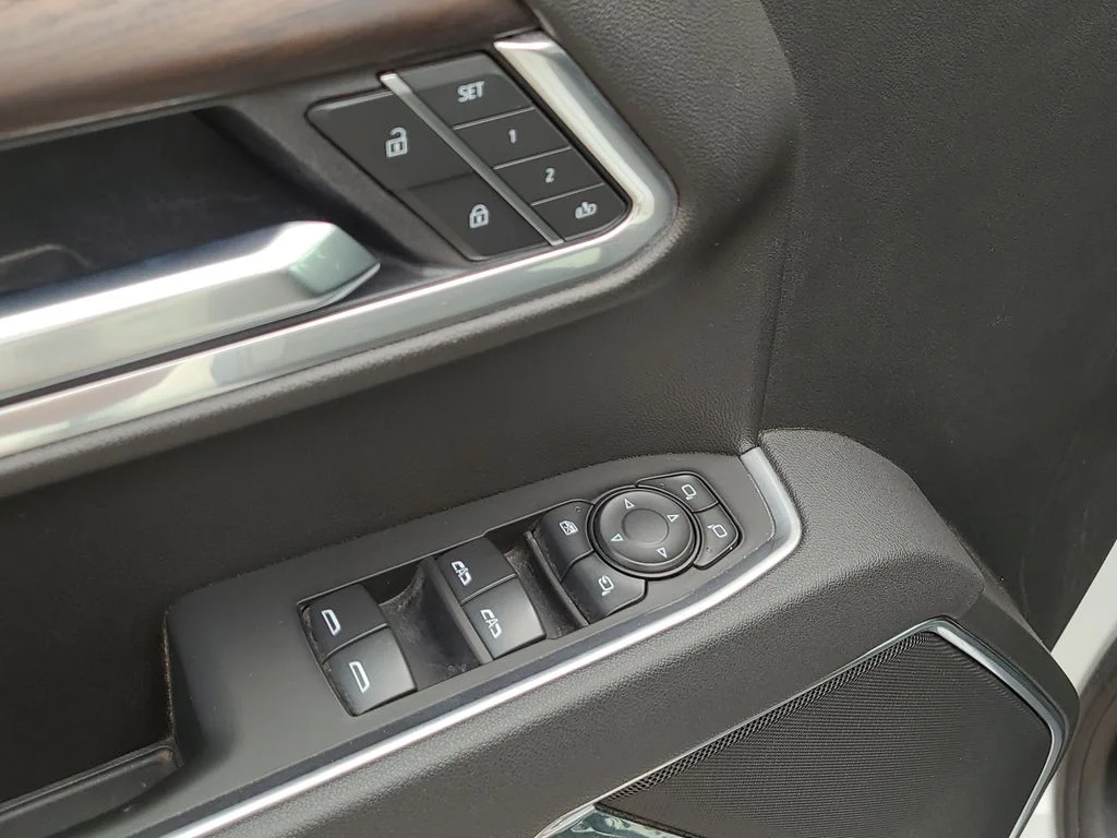 Used 2025 White GMC SLT image 20