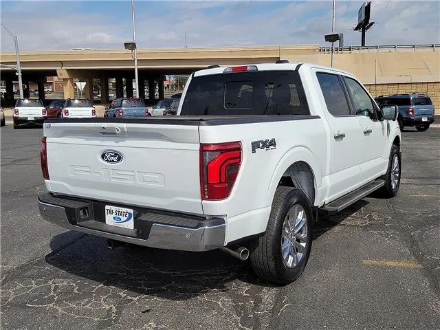 Used 2025 Star White Metallic Tri-Coat Ford Lariat 4x4 SuperCrew Cab 5.5 ft. box 145 in. WB image 3