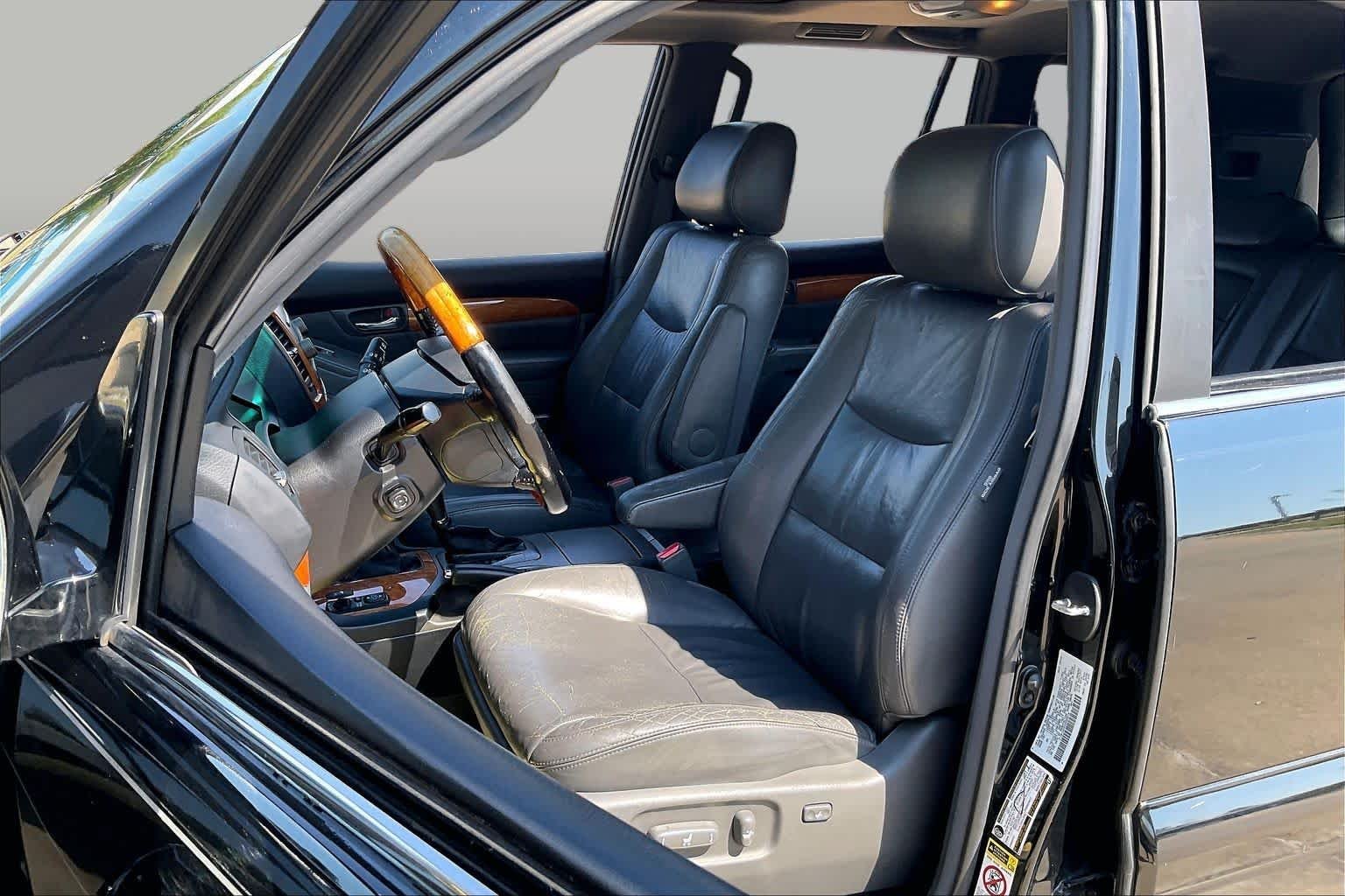 Used 2005 Black Onyx Lexus  image 7