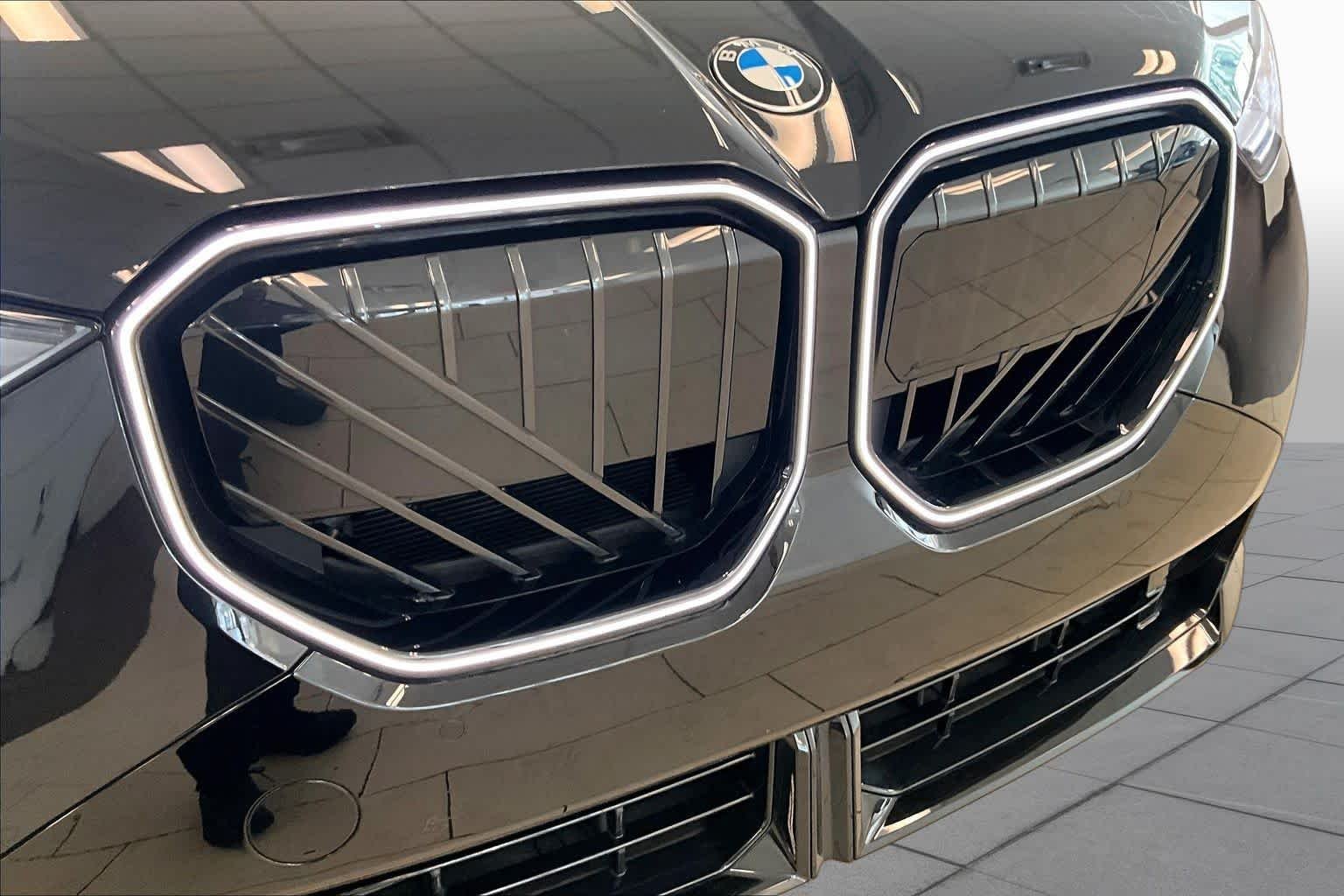 Used 2025 Black Sapphire Metallic BMW 30 xDrive image 28
