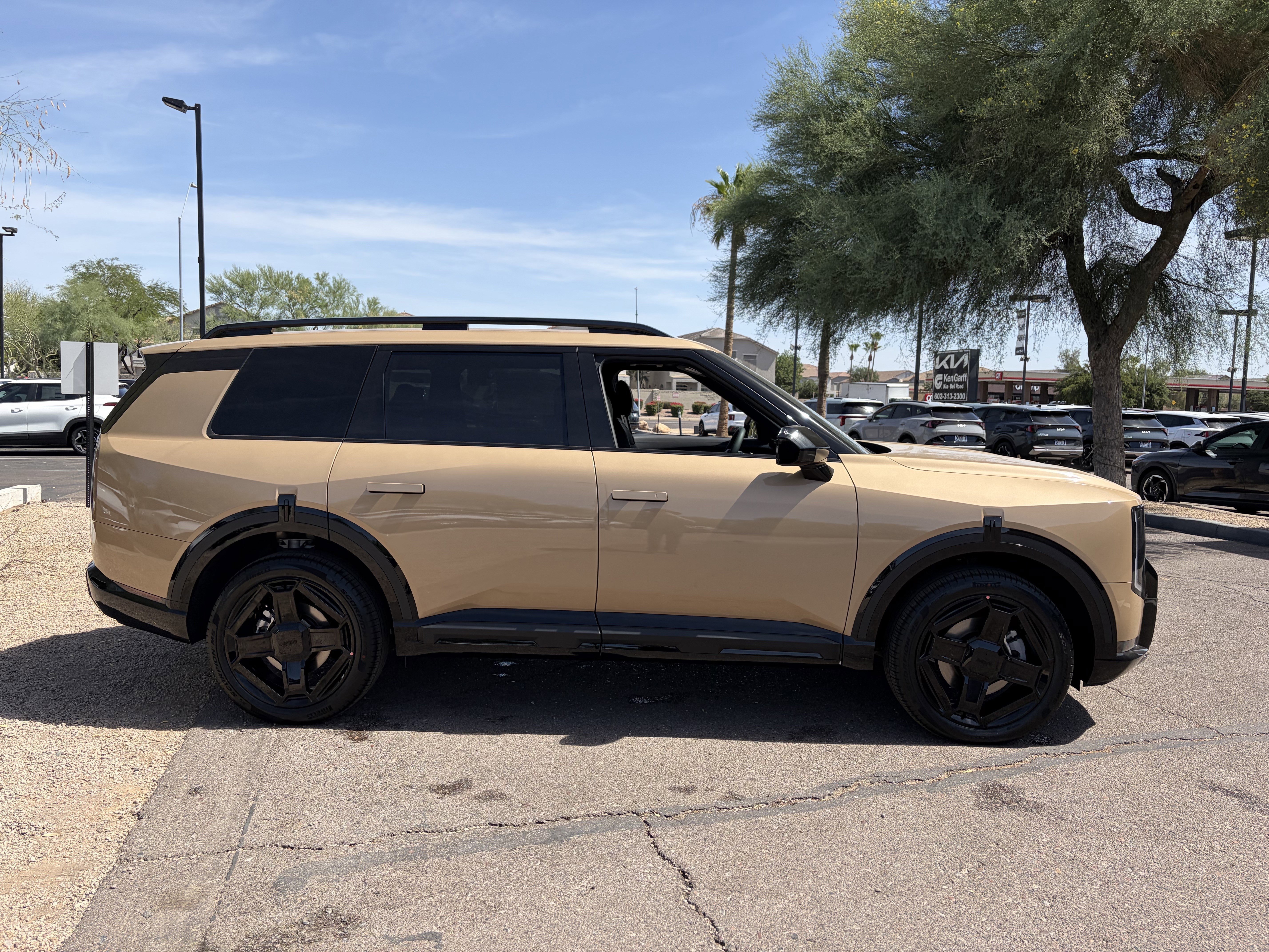 New 2027 Terrain Brown Kia X-Line EX image 2