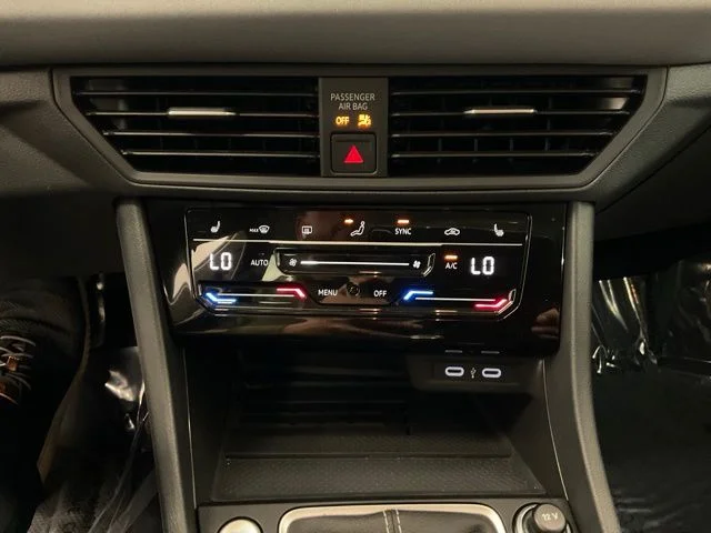 2025 Volkswagen Jetta SE - Photo 20