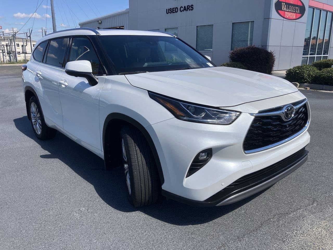 Used 2026 White (Wind Chill Pearl) Toyota Platinum AWD image 7