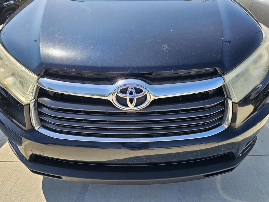 Used 2016 Black Toyota LE Plus V6 image 6