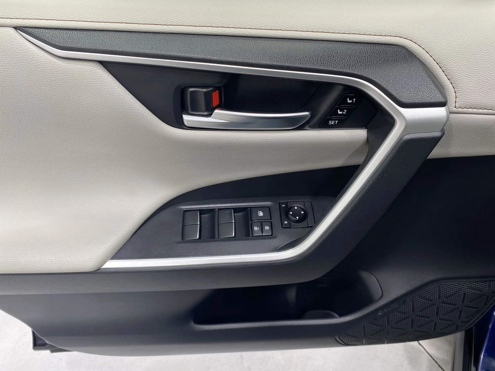 2019 Toyota RAV4 Limited - Photo 13