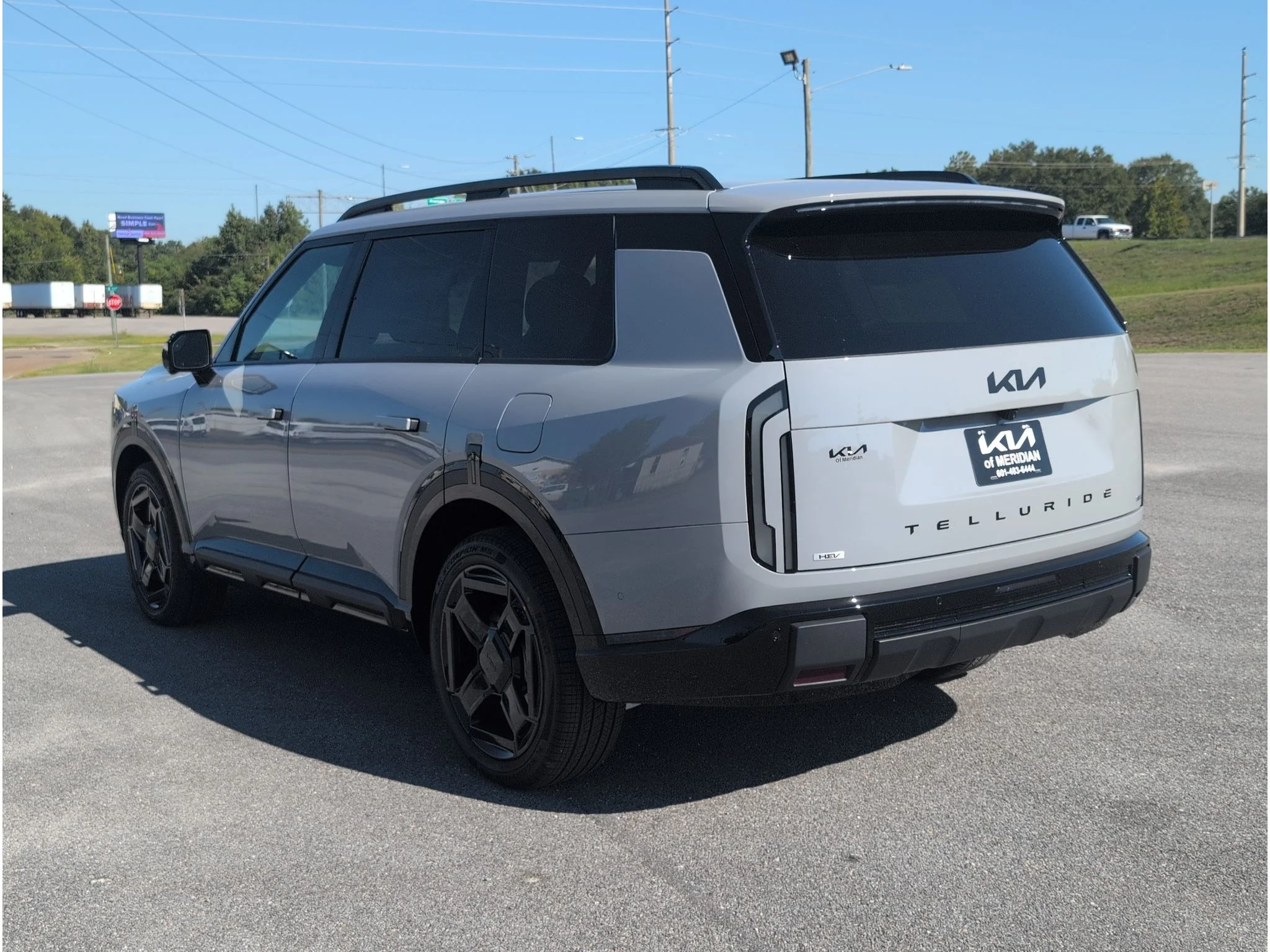 New 2027 Wolf Gray Kia X-LINE SX image 3