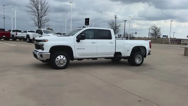 New 2026 Summit White Chevrolet LT DRW image 5