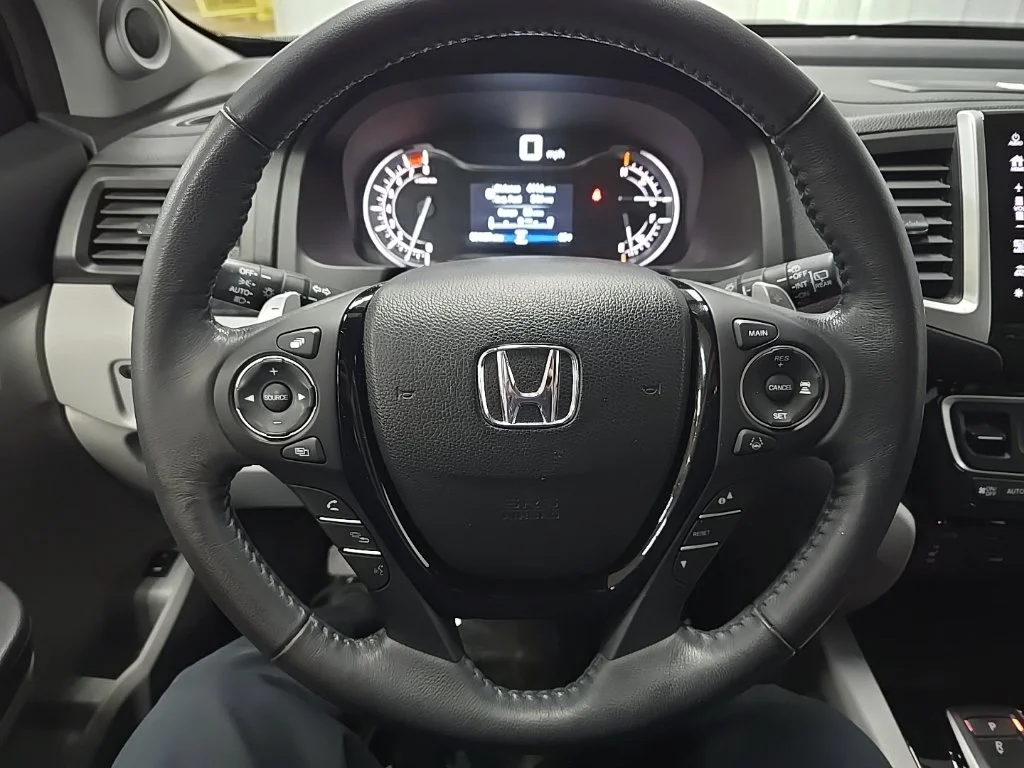 Used 2018 Steel Sapphire Metallic Honda Touring image 19
