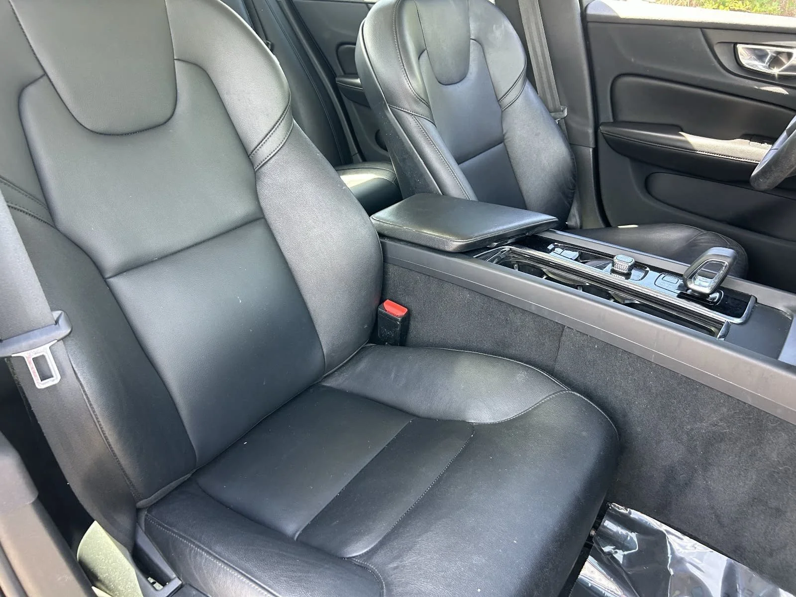 Used 2023 Platinum Grey Metallic Volvo Core Dark Theme image 15