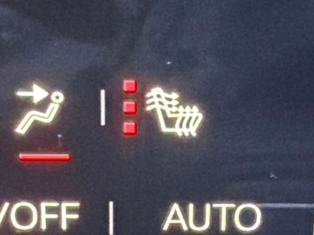 Used 2025 White GMC Elevation image 31