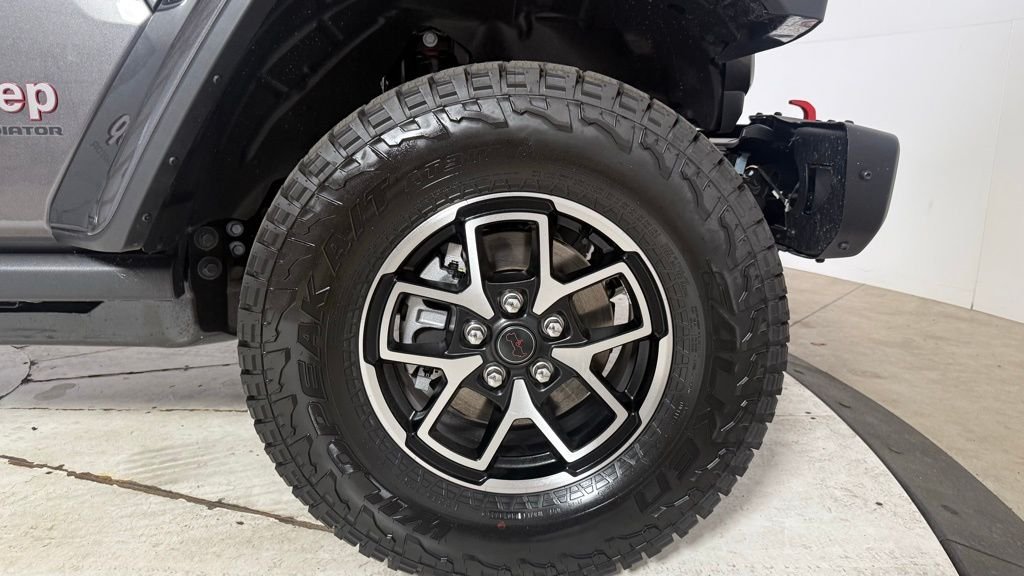 New 2026 Granite Crystal Metallic Clear-Coat Exterior Paint Jeep Rubicon X image 9