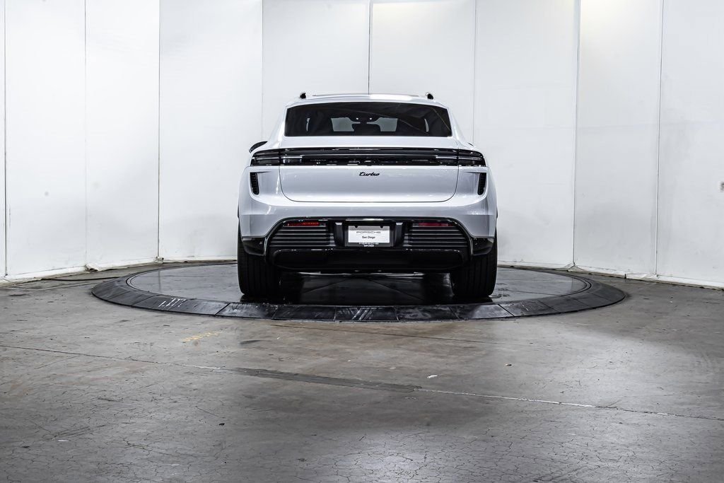 2025 Porsche Macan Turbo Electric - Photo 6