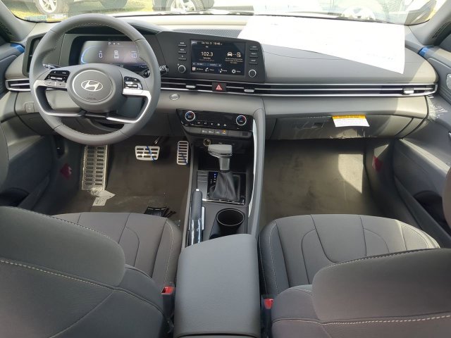 2025 Hyundai Elantra SEL - Photo 40
