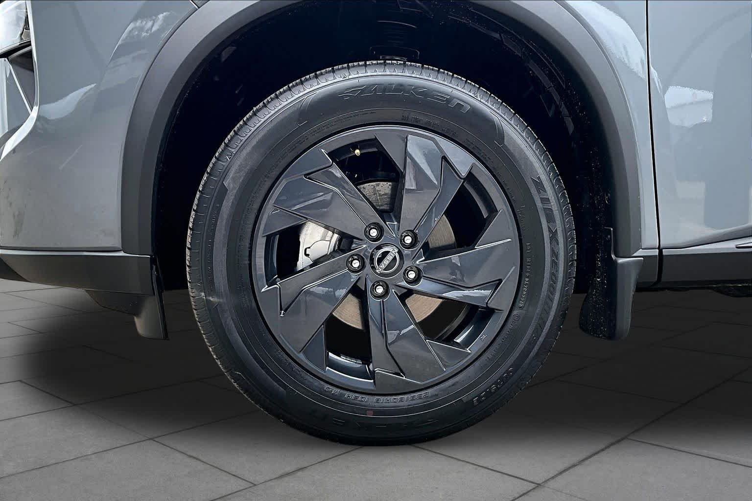New 2026 Boulder Gray Pearl Nissan SV image 9