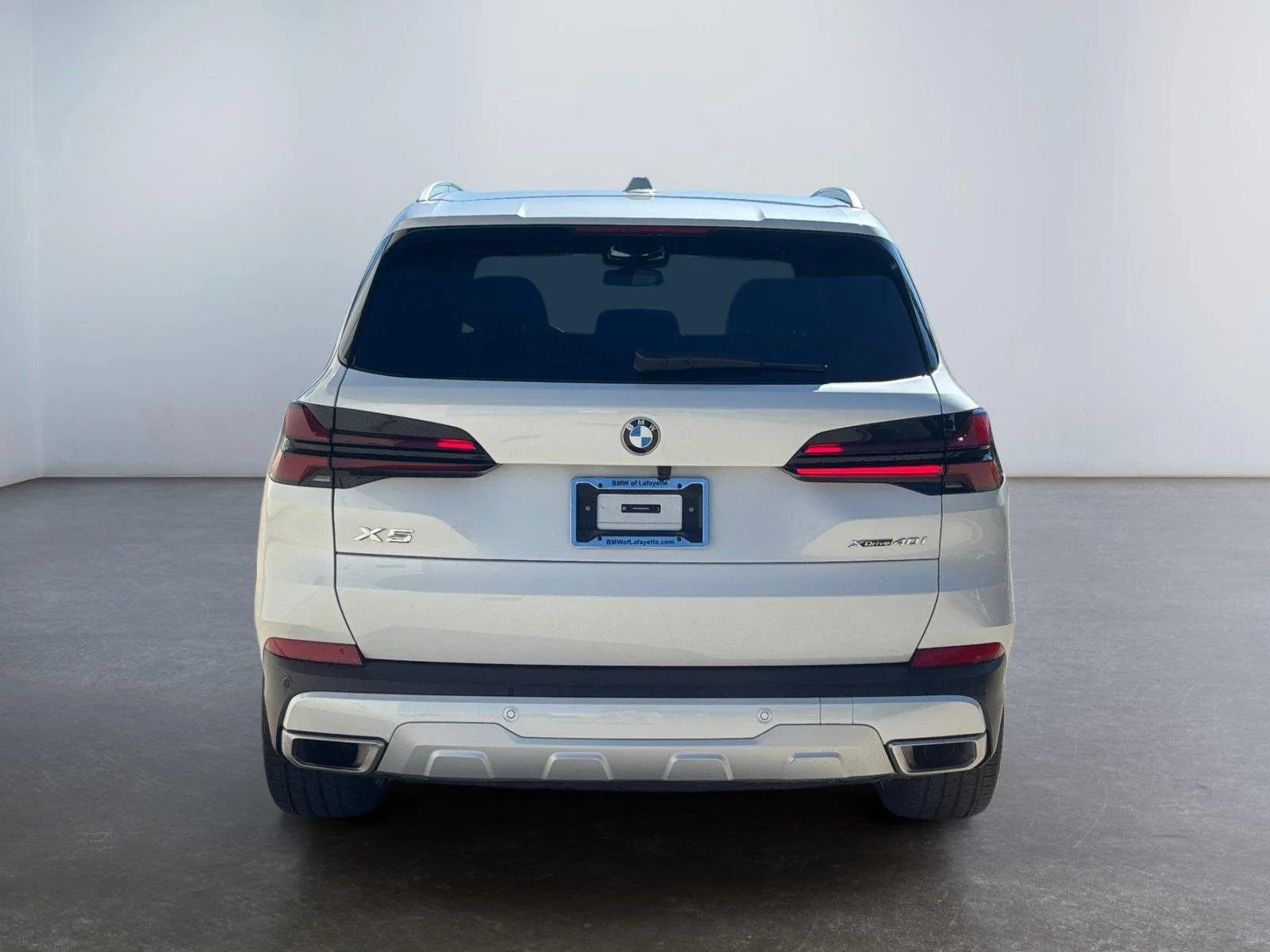 Certified Used 2024 Mineral White Metallic BMW xDrive40i image 4