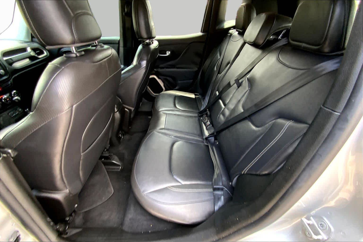 Used 2016 Glacier Metallic Jeep Limited image 21