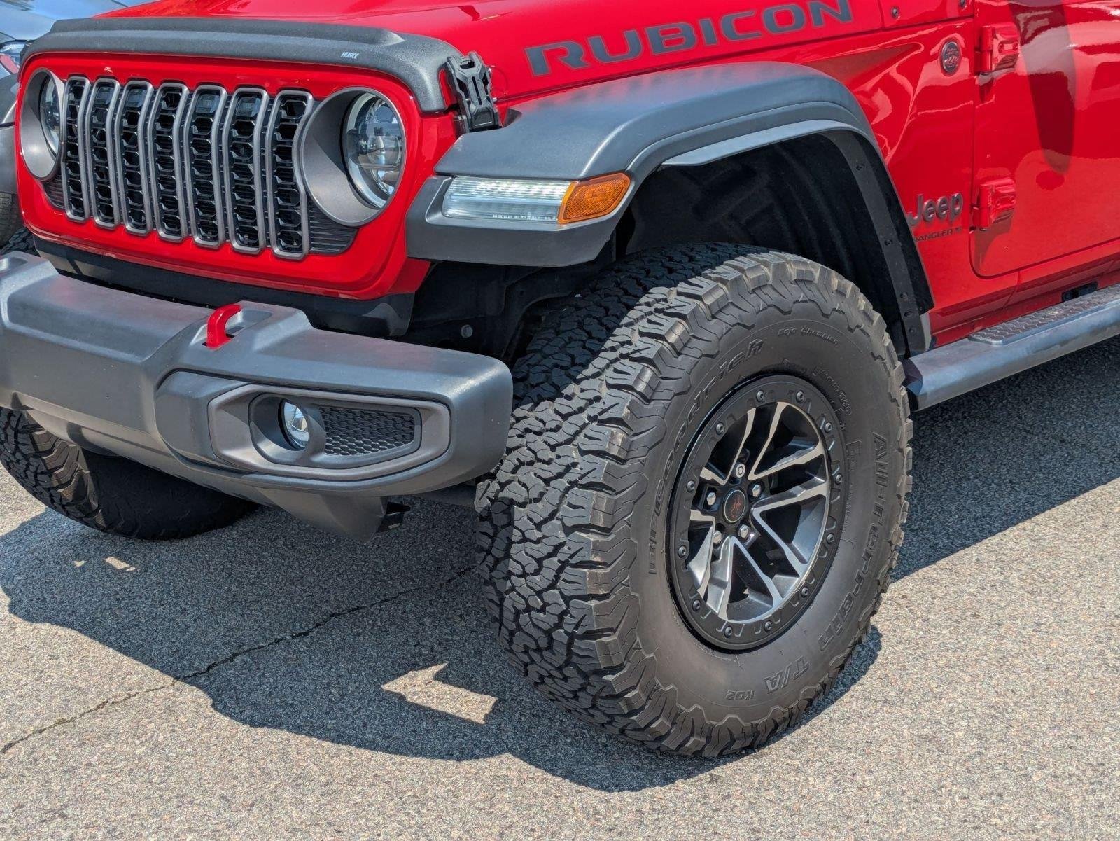 Used 2024 Firecracker Red Clearcoat Jeep Rubicon image 9