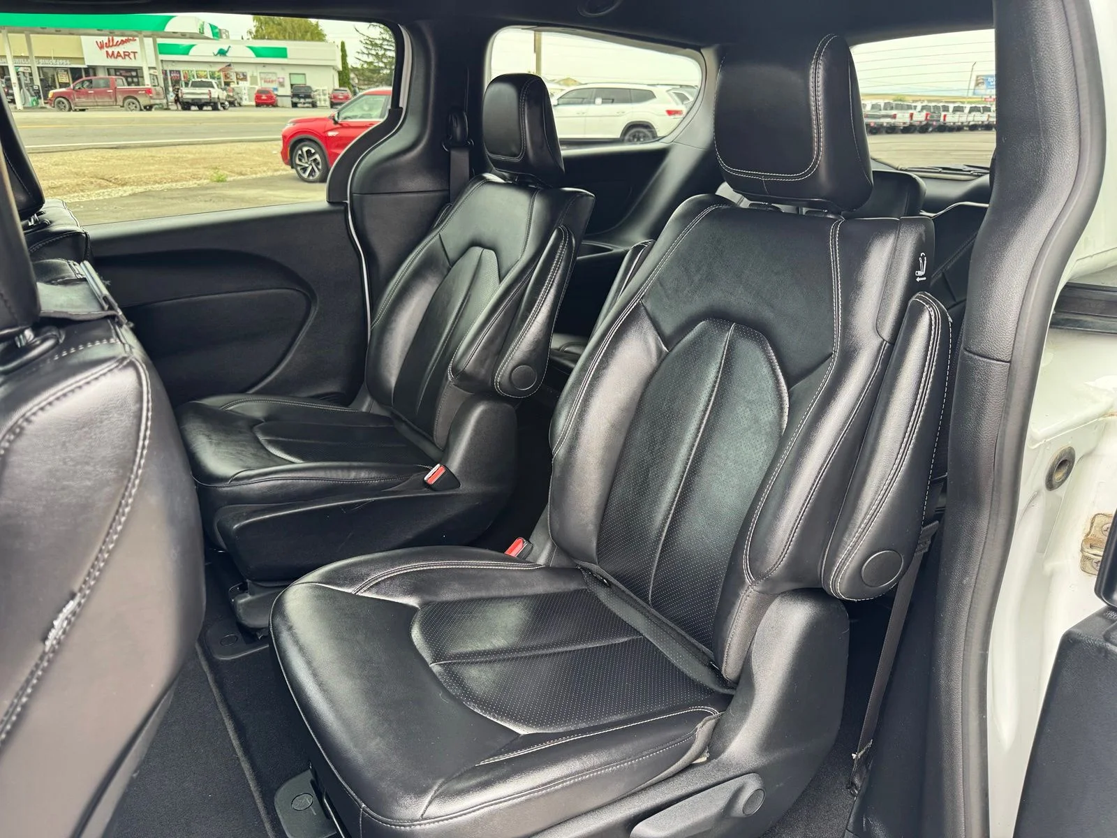 Used 2024 White Chrysler Select S Appearance image 31