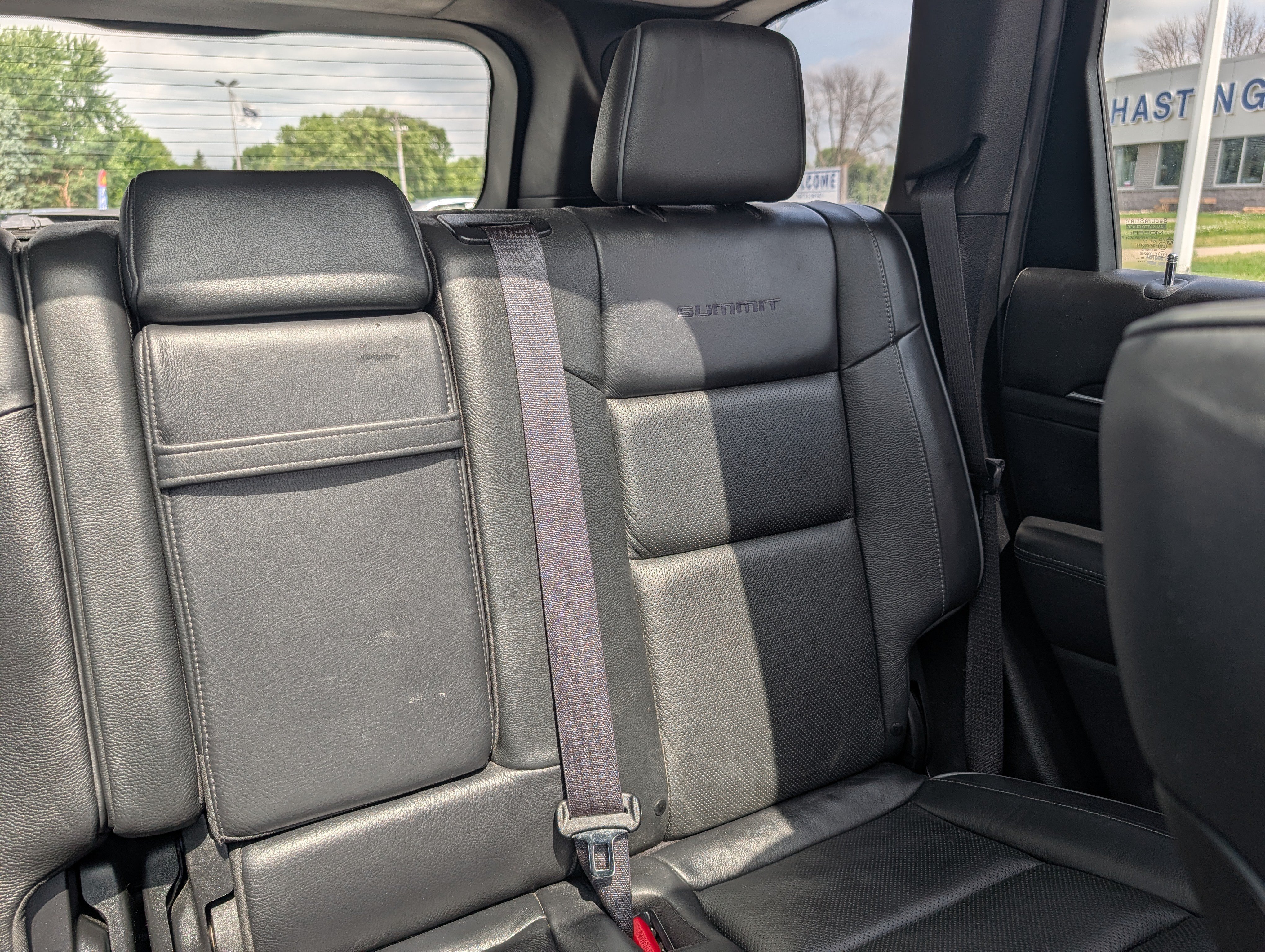Used 2019 Diamond Black Crystal Pearlcoat Jeep Summit image 14
