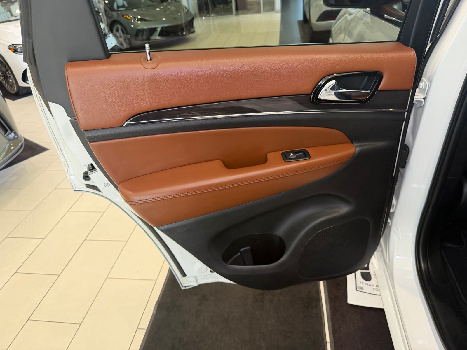 Used 2020 Off-white Jeep Overland image 23