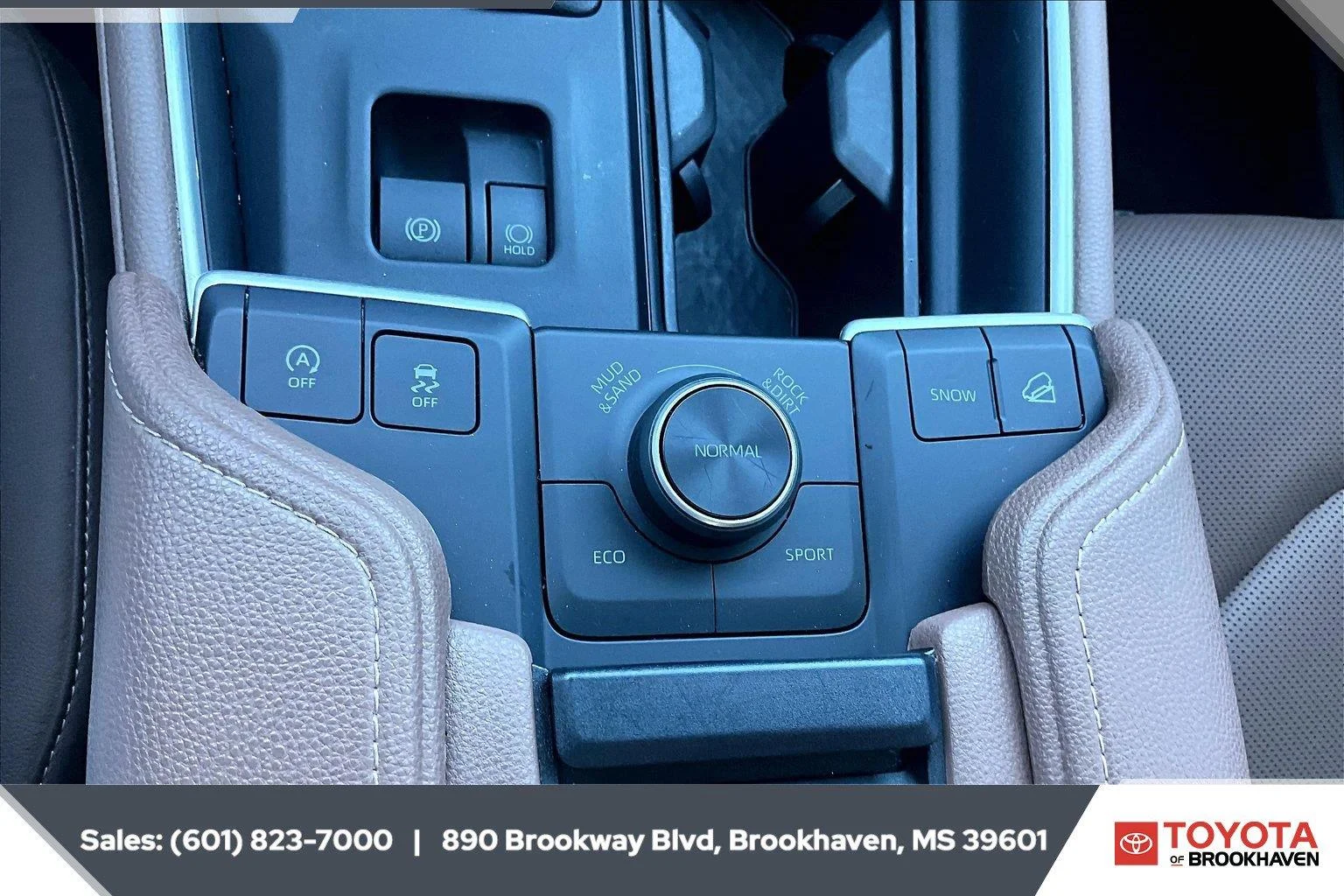 Used 2024 Coastal Cream Toyota Platinum image 23