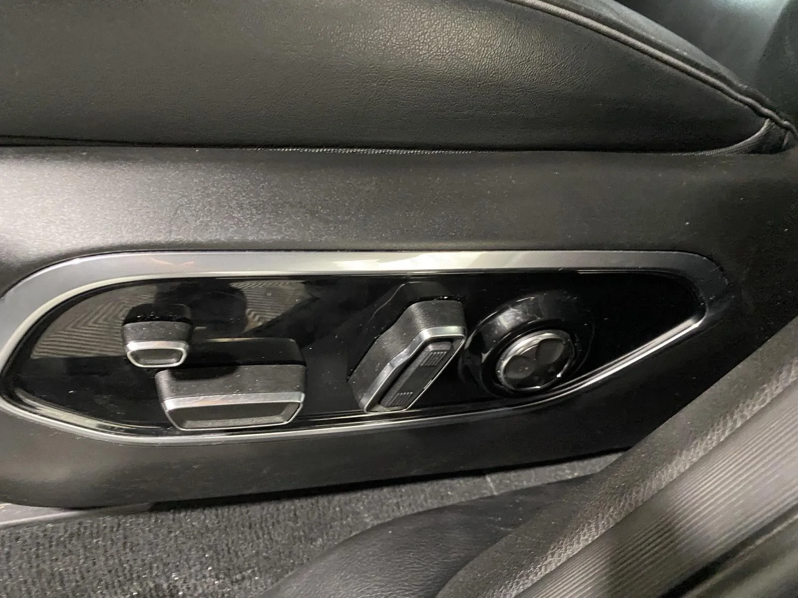 Used 2024 Baltic Gray Metallic Clearcoat Jeep Overland image 26