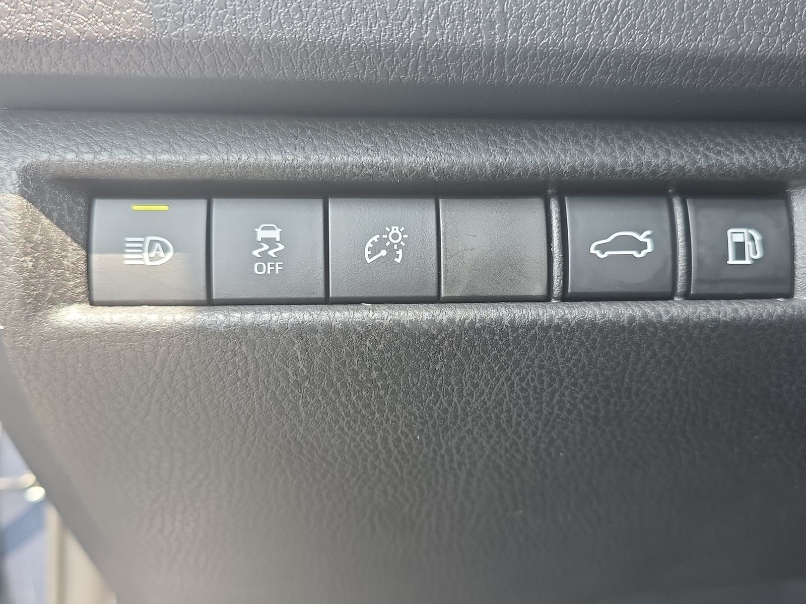 Used 2026  Toyota SE image 25