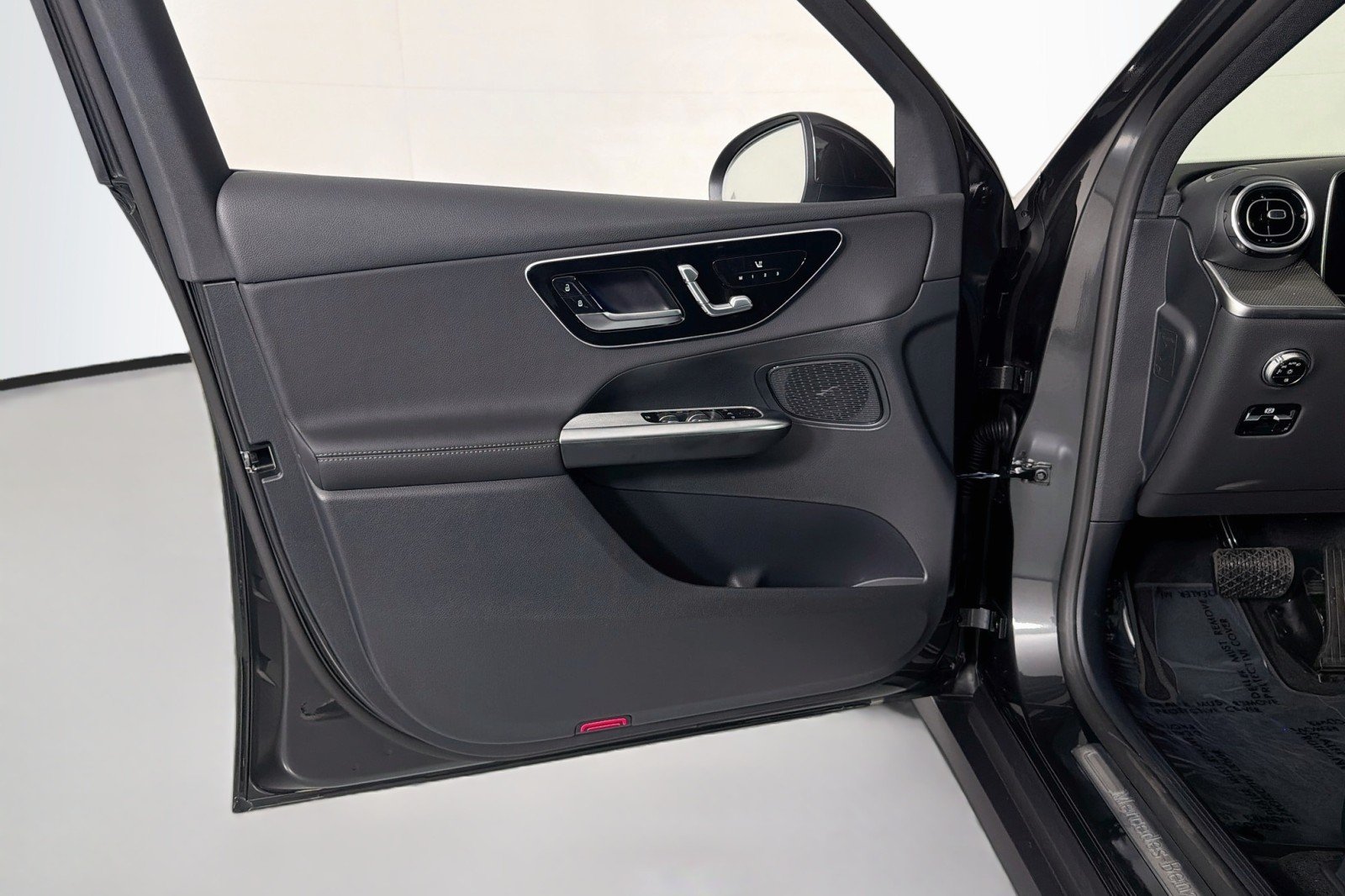 New 2027 Graphite Grey Metallic Mercedes-Benz GLC 300 SUV image 20