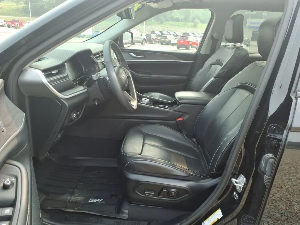 Used 2023 Black Jeep Limited image 12