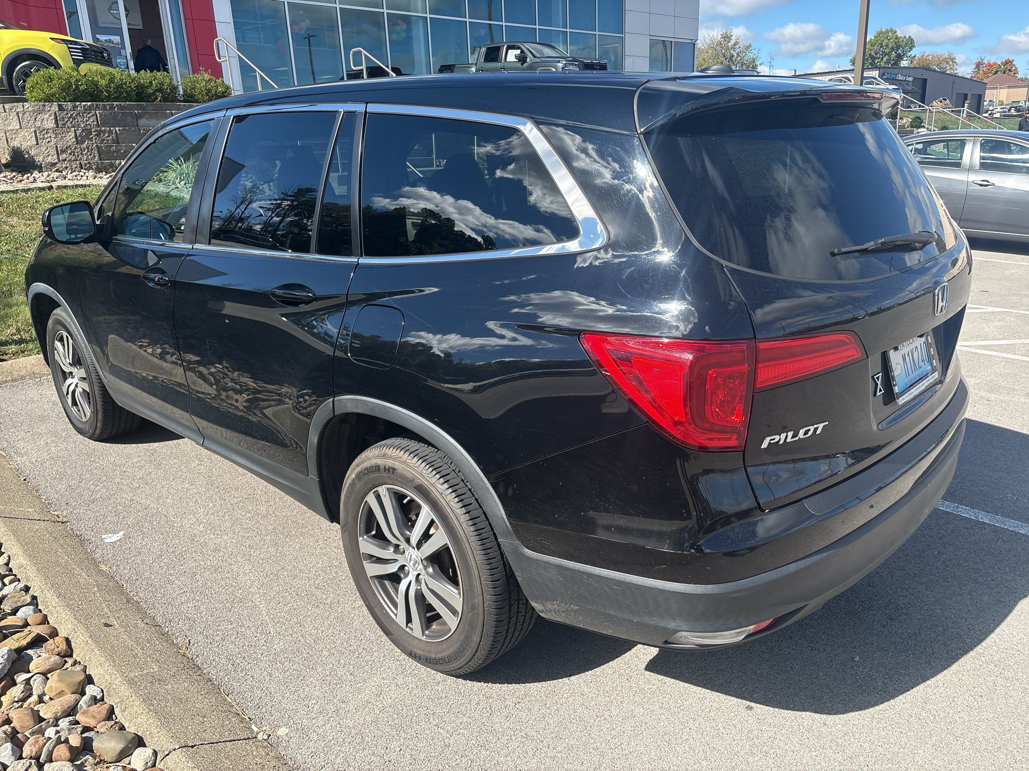 Used 2017 Black Forest Pearl Honda EX-L image 5