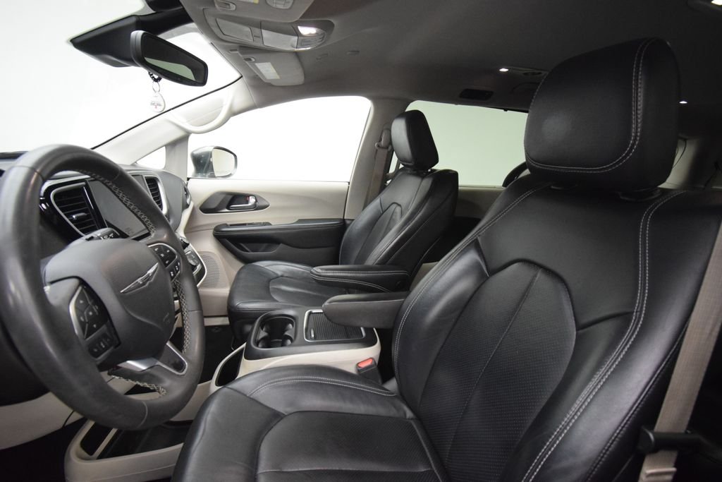 Used 2022 Gray Chrysler Touring L image 8