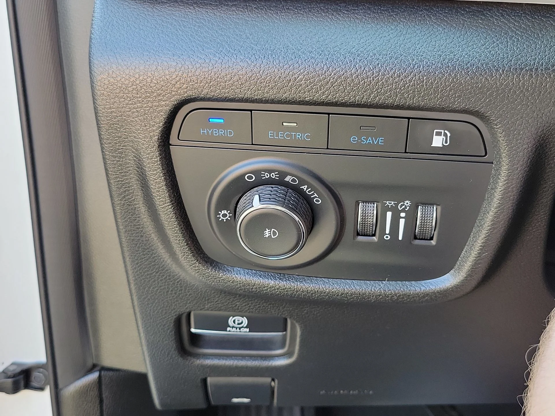 Used 2024 White Jeep 4xe image 10