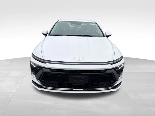 Used 2024 White Hyundai SEL image 10