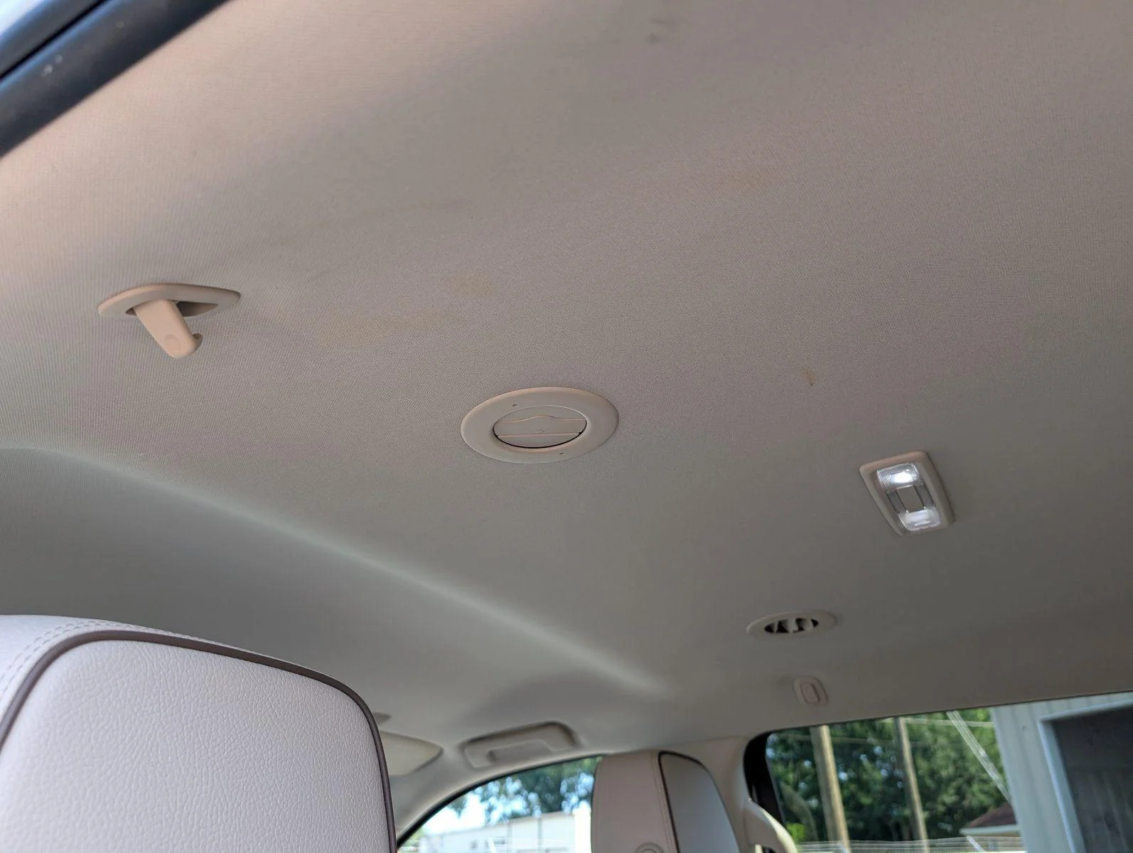 Used 2022 White Frost Tricoat GMC Denali image 32