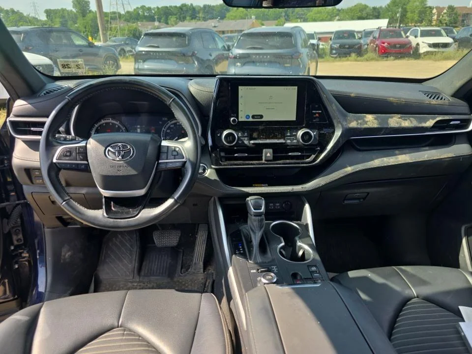 Used 2023 Blue Toyota L image 5
