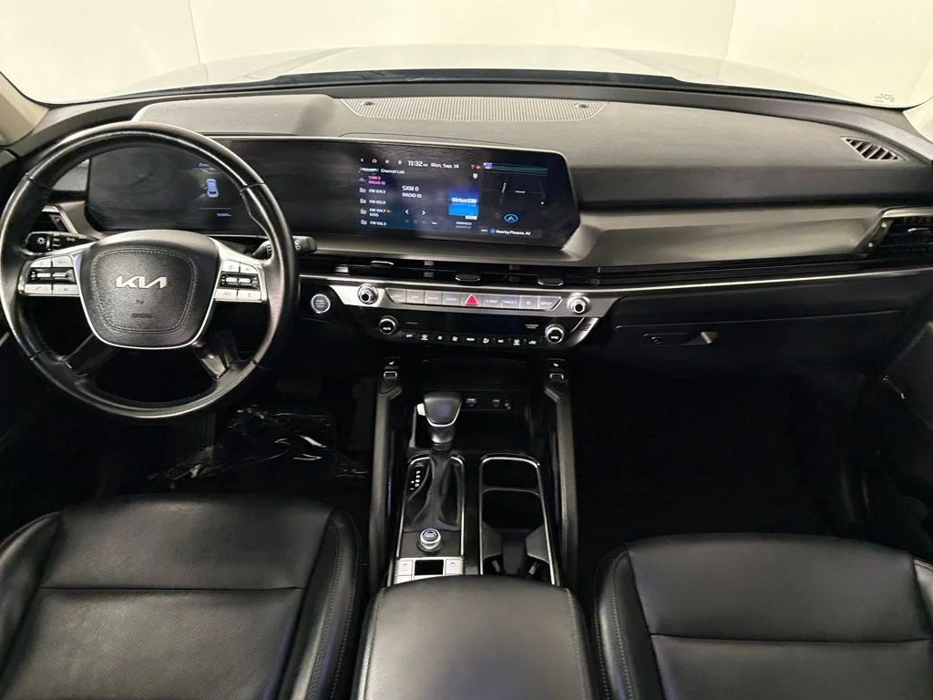 Used 2025 Silver Kia S image 36