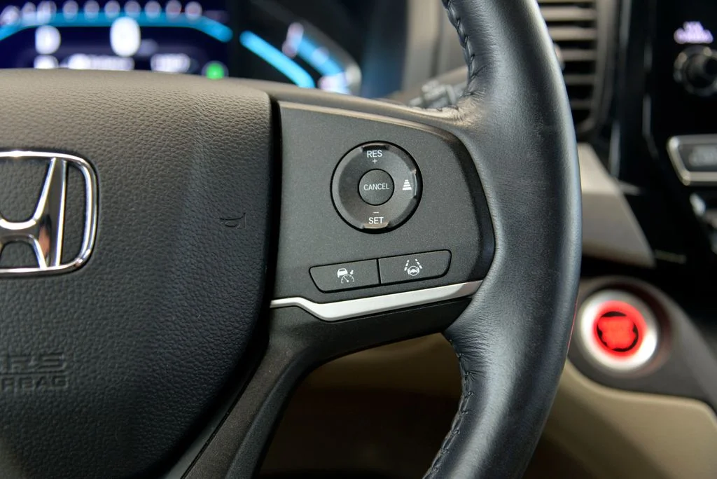 Used 2023 White Honda EX-L image 23
