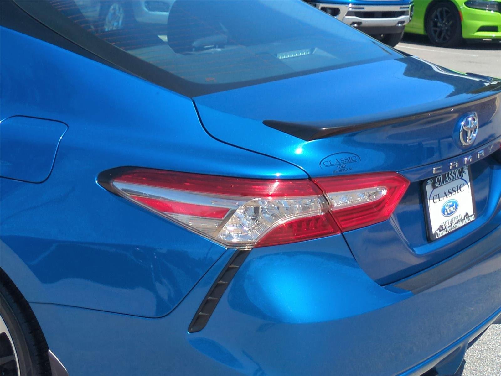 Used 2019 Blue Streak/Midnight Black Metallic Toyota XSE image 12