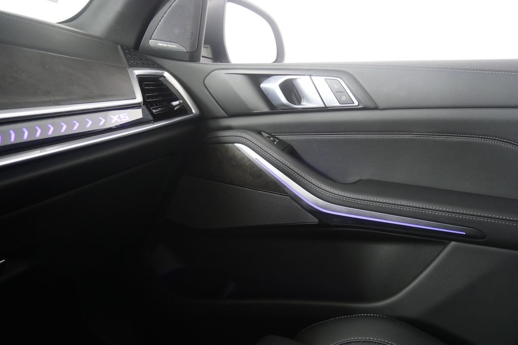 Certified Used 2026 Skyscraper Grey Metallic BMW sDrive40i image 25