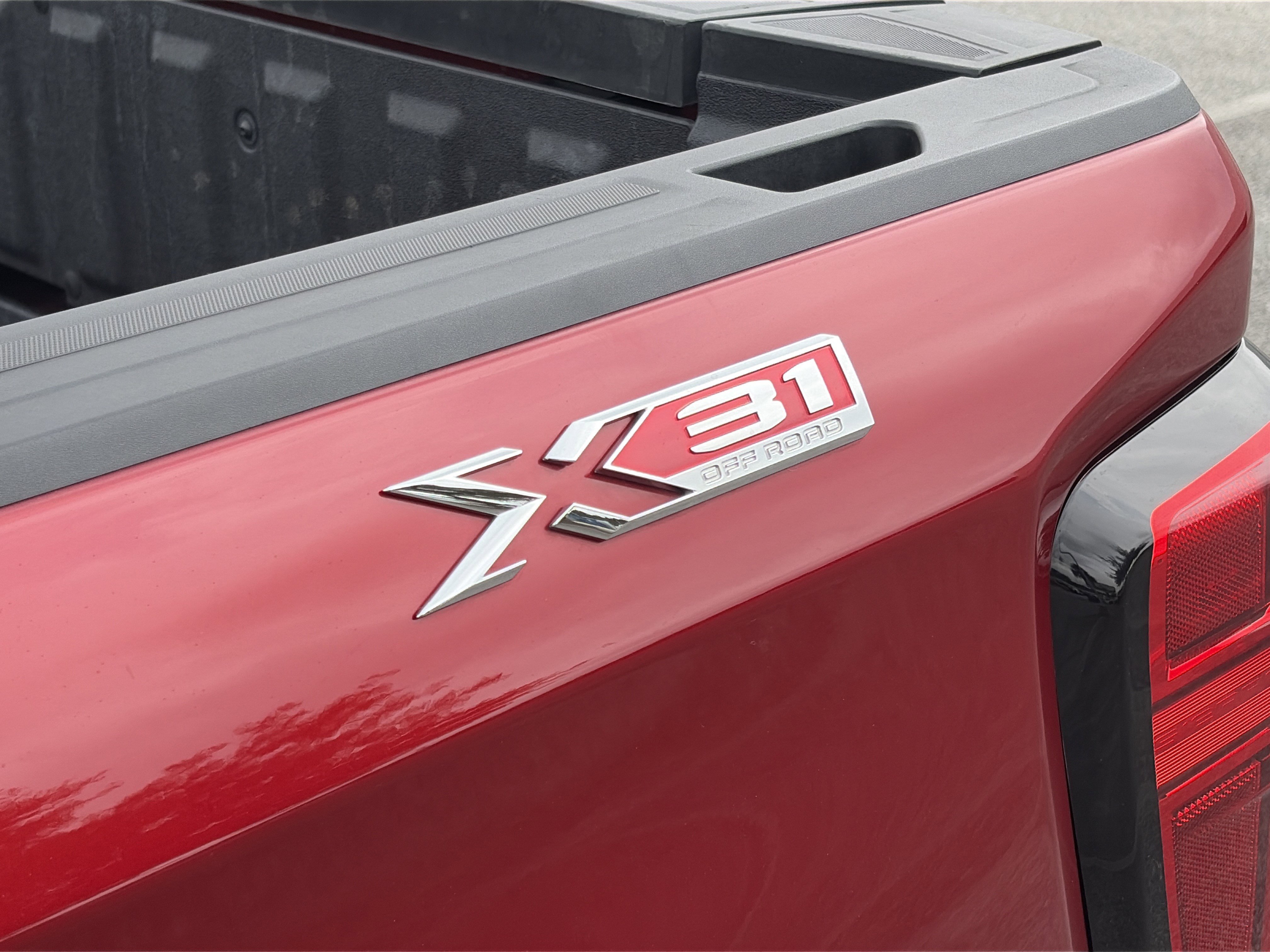2024 GMC Sierra 1500 SLT - Photo 31