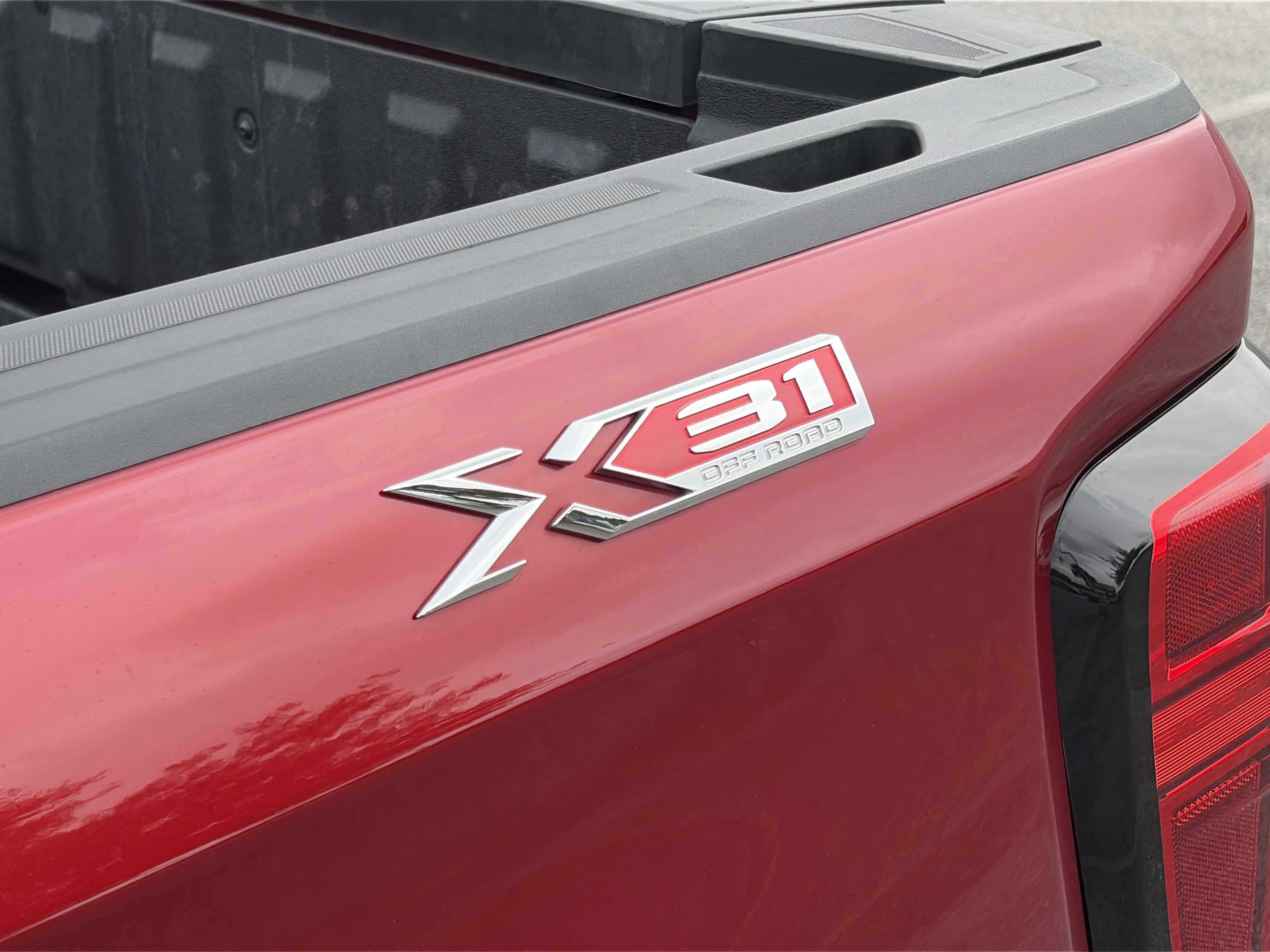 2024 GMC Sierra 1500 SLT - Photo 31