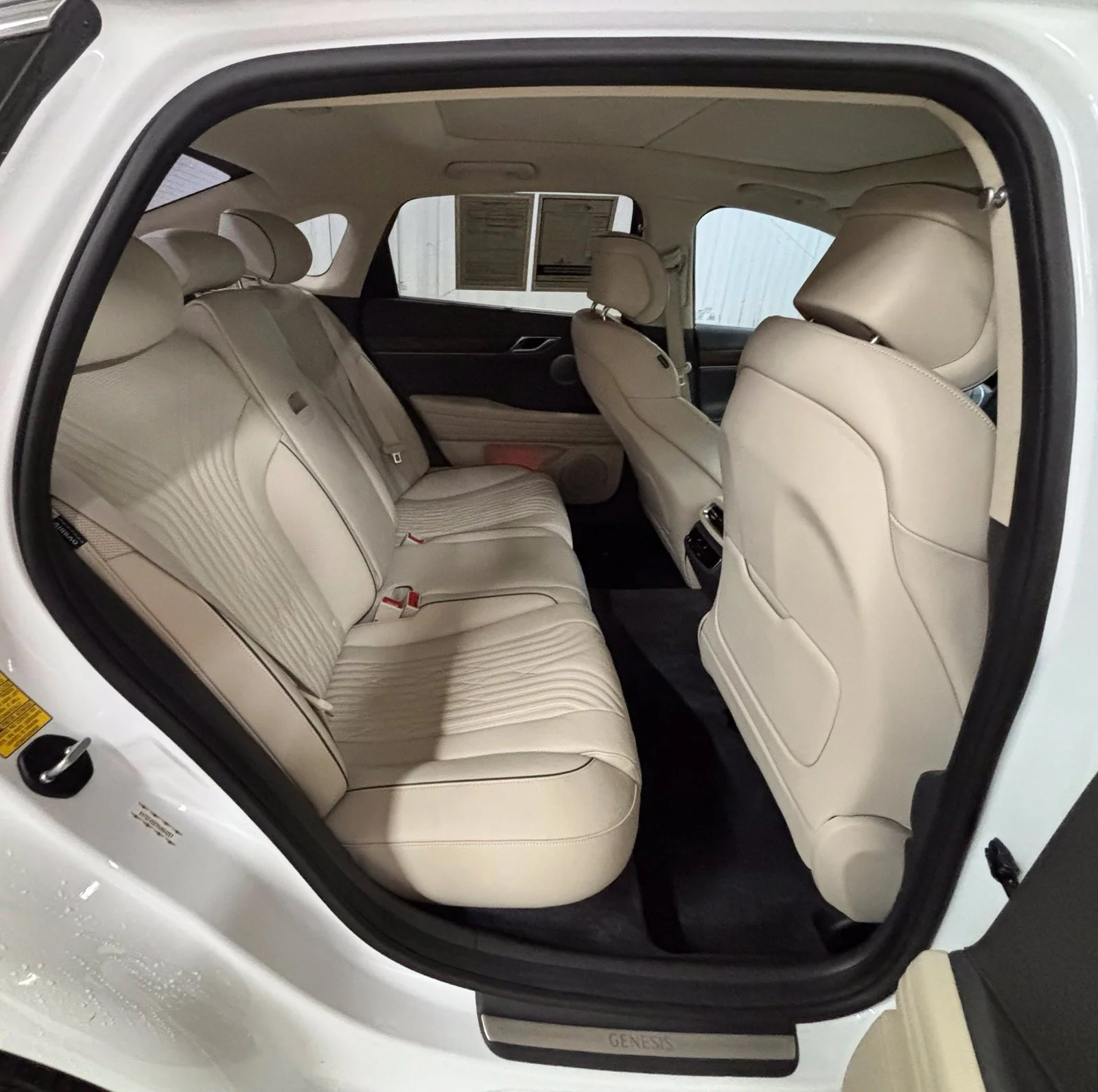Used 2021 White Genesis 3.5T image 20